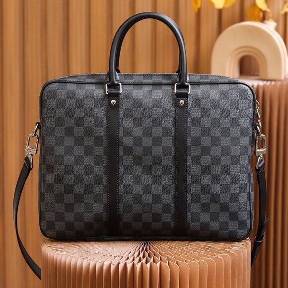 Louis Vuitton Porte Documents Voyage PM Shoulder Crossbody Bag - Picture 1 of 9